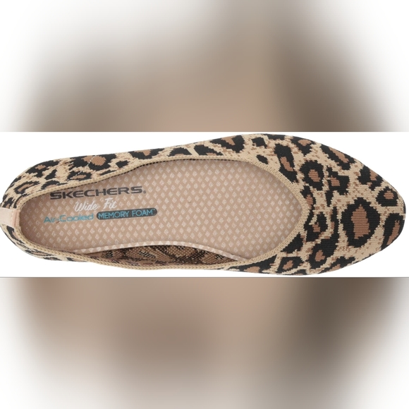Skechers Cleo Wide Fit Clawsome Slip On - Picture 4 of 4